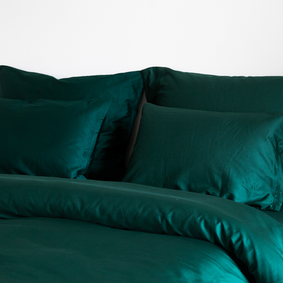 Emerald green organic cotton satin sheets