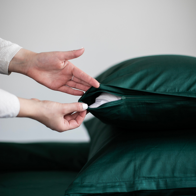 Emerald green organic cotton satin sheets