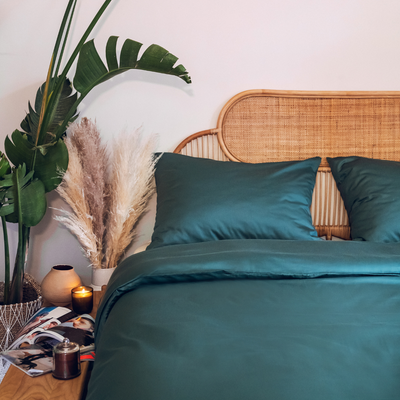 Kerosene satin bed linen made of organic cotton