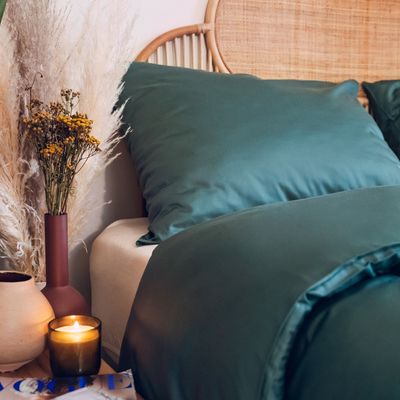 Kerosene satin bed linen made of organic cotton
