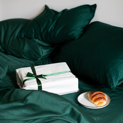 Emerald green organic cotton satin sheets