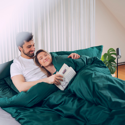 Emerald green organic cotton satin sheets
