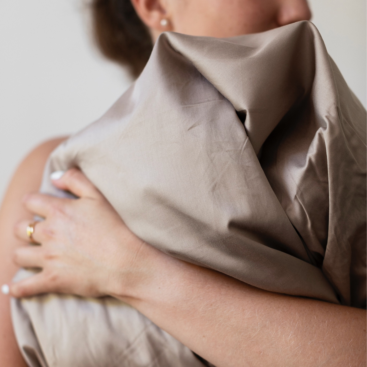 Sand beige organic cotton satin sheet with elastic